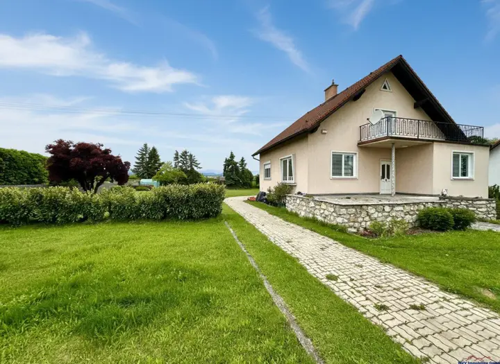 Hausansicht, Zufahrt