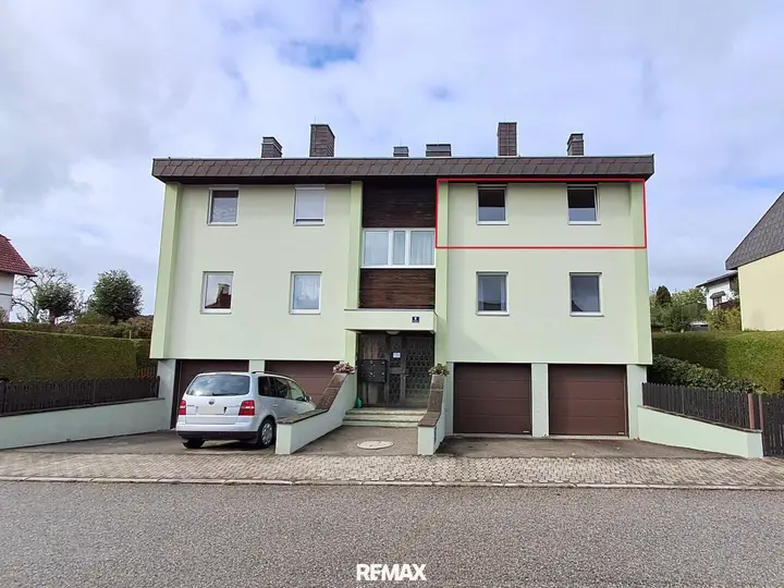 Wohnhaus mit Garage