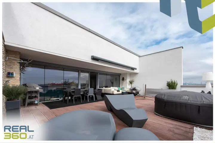 Große uneinsichtige Terrasse