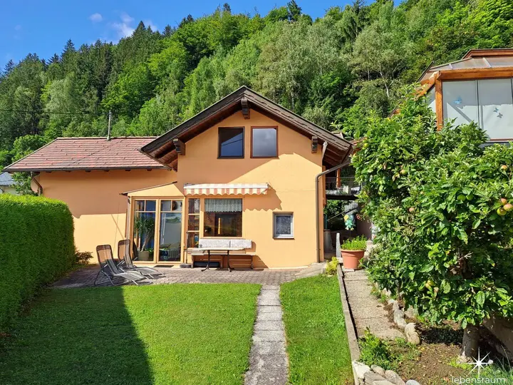 Nordöstliche Ansicht mit Garten