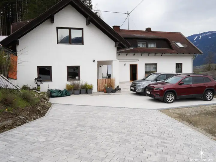 Außenansicht + Zugang EG.