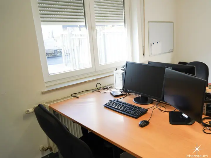 Büro und Halle zu vermieten