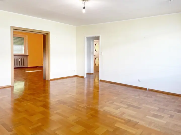 Riesiges Esszimmer mit Wohnzimme
