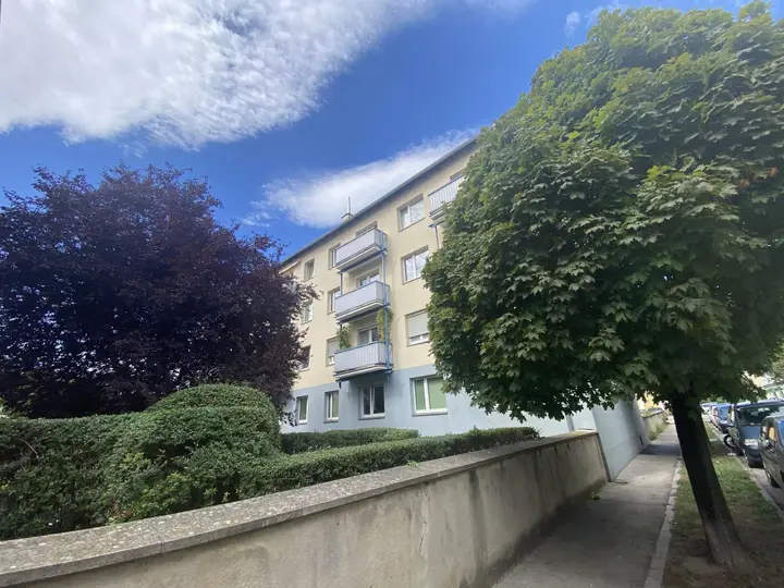 12902094046aa203d5d04273.16227519
