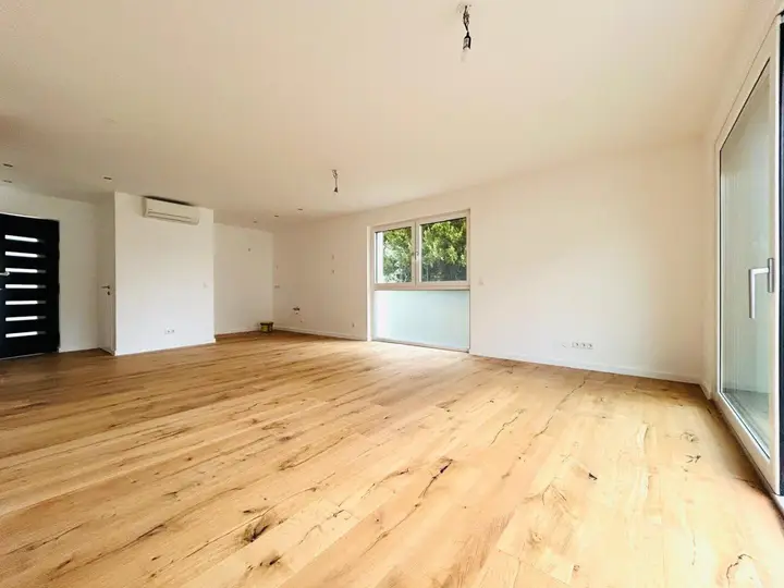 Wohnküche mit Zugang zum Garten