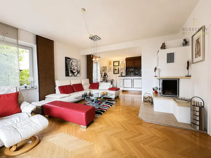 Wohnzimmer mit Kamin