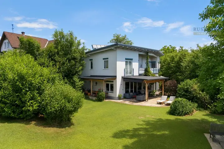 Außenansicht mit Garten