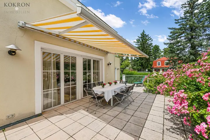 Terrasse mit Sonnenschutz für heiße Tage