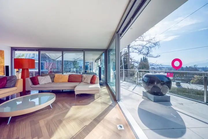 Wohnzimmer mit Blick auf die Terrasse