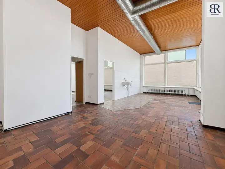Büro - Verkaufsraum - mit großer Fensterfläche