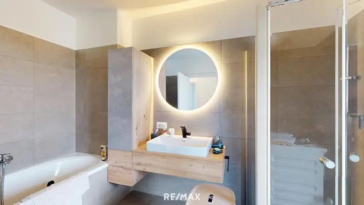 Badezimmer mit Tageslicht