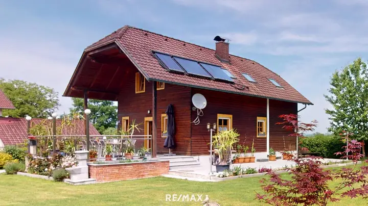 Ländliches Einfamilienhaus in Gartenoase