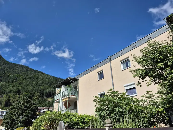 Außenfassade mit Balkon