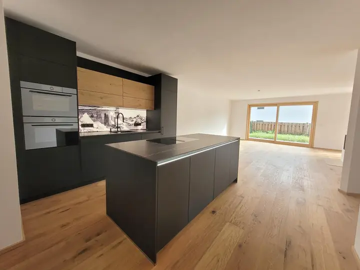 030 Küche und Wohnzimmer