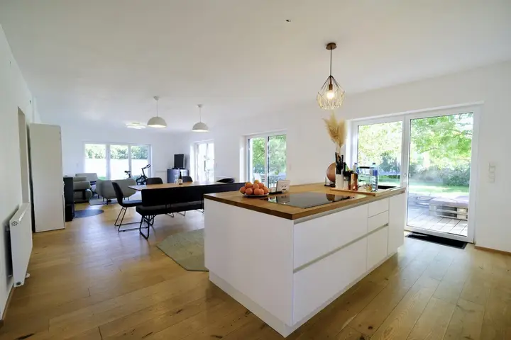Großzügiges Einfamilienhaus I Top saniert I Wohn/Esssalon