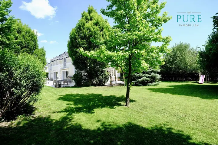 Luxusvilla I Parkähnliches Anwesen