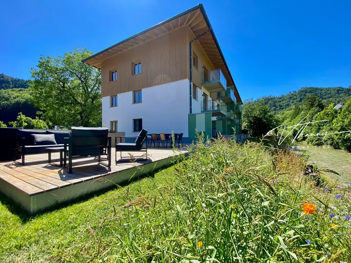 Aussenansicht mit Grillplatz