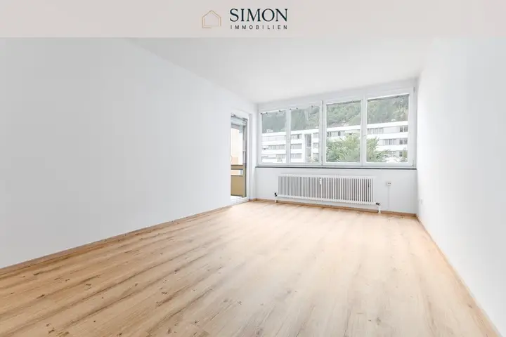 Wohnzimmer mit Ausgang auf die Loggia