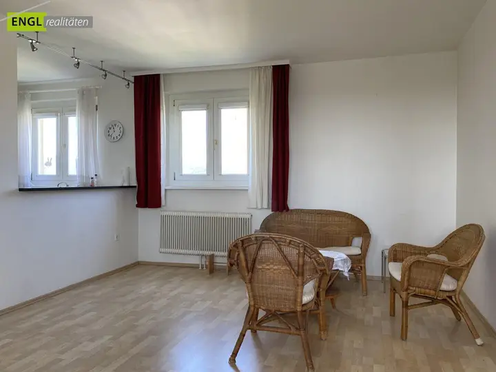 Wohnzimmer mit Wohnküche