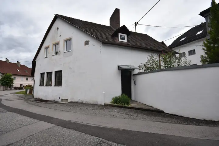 Vorder-/Straßenseite