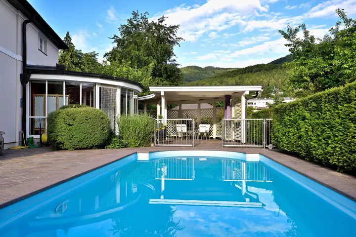 Terrasse und Pool