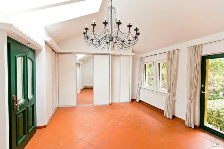 Vorzimmer/Garderobe - links ist der Eingang