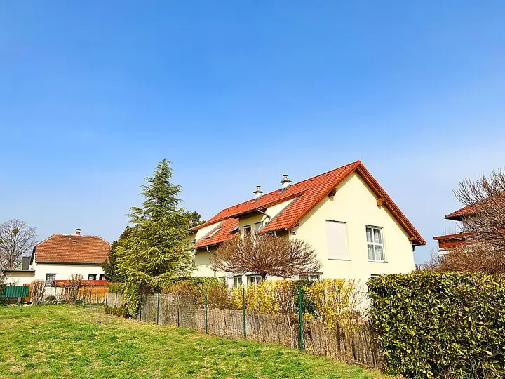 Haus Aussenansicht .jpg