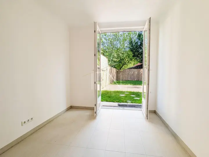 Zimmer 1 mit direktem Gartenzugang