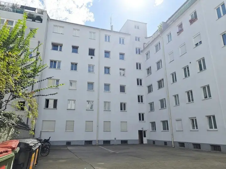 Hauseingang zur Mezzanin Wohnung