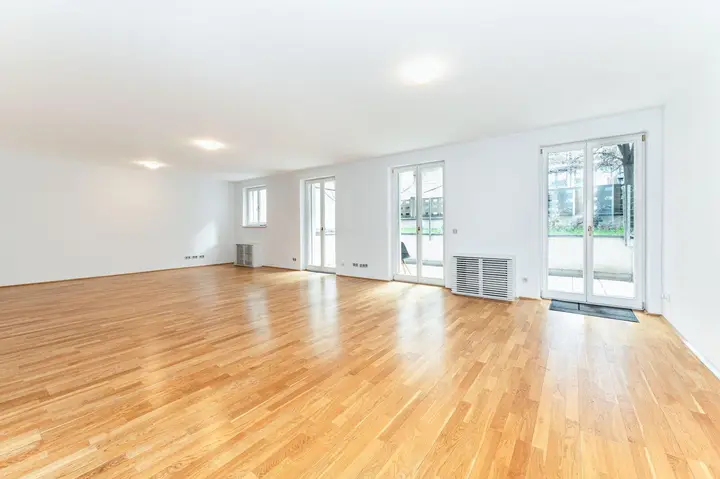 Lichtdurchflutetes Wohnzimmer