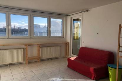 COMMISSION-FREE BRIGHT 4-ROOM APARTMENT FOR RENT 
