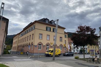 Büroräumlichkeit direkt am Hauptplatz im Postgebäude von Bruck zu vermieten!