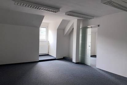 Büro mit 4 Räumen am Hauptplatz in Bruck zu vermieten!