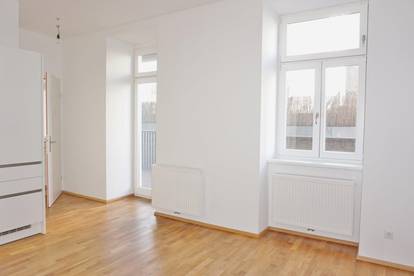 Kleine, aber feine 2-Zimmerwohnung mit hofseitiger TERRASSE - Nähe Wiedner Hauptstraße gelegen!