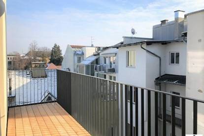 Zentrum Klagenfurt - NEUWERTIG - 3 Zimmer Altbauwohnung - mit Balkon!