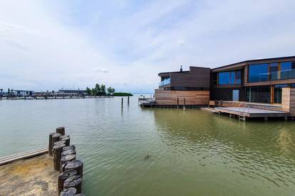 Schickes Seehaus mit sensationellem Blick - direkt am Wasser