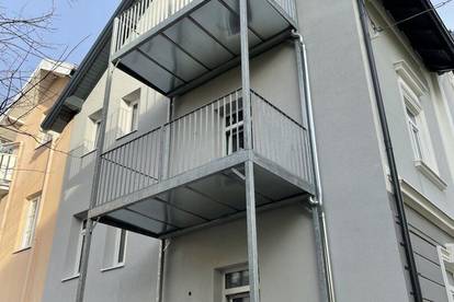 Erstbezug: Hochwertig ausgestattete 3-Zimmer-Dachgeschosswohnung in Stadtvilla im Ceconi-Stil