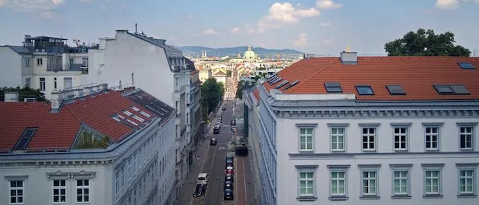 Makler FHI Real Estate GmbH