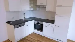 Heller 4 ZIMMER-Altbau, ruhiger Balkon 3m², neuwertige Einbauküche, neuwertiges Bad mit Dusche / WC!