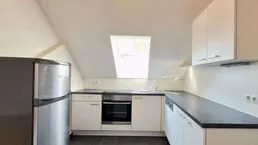 LEND: Ruhige 1 ZIMMER-Wohnung, extra Küche möbliert, Bad mit Wanne / WC / Fenster, nähe Hauptbahnhof