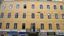 3 ZIMMER-Altbau, ruhiger Süd-Balkon, Einbauküche, Bad mit Dusche / Fenster, extra WC, nähe Kunsthaus