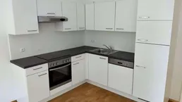 3 ZIMMER-Altbau, ruhiger Süd-Balkon, neuwertige Einbauküche, großes Bad mit Wanne / Dusche, extra WC