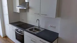 Lend: 3 ZIMMER-Wohnung, ruhiger Balkon, extra Küche möbliert, Bad mit Dusche / WC und Fenster!