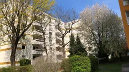 PRIVAT : Barrierefreie, zentral, ruhig lichtdurchflutet, WG-taugliche 3 Zimmer Wohnung mit südseitigem Balkon im 3. Liftgeschoss