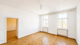 2-Zimmer im charmanten Altbau // Sanierungsbedürftig