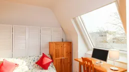 Lichtdurchfluteter Dachgeschoß-Traum: WG geeignete 3-Zimmer-Wohnung in ruhiger Lage des 11. Bezirkes