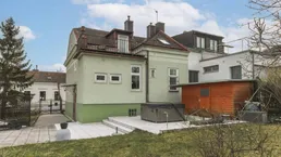 Wohnglück bei Wien: Schöne Villa in bester Lage von Brunn am Gebirge mit großem Garten und Pool
