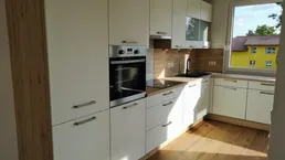PROVISIONSFREI: 2 Tiefgaragenplätze, Küche, Bad mit Doppel-Waschbecken, Dusche UND Badewanne