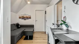 40 m² | Hofseitige 2-Zimmer Wohnung mit Loggia | Thaliastraße | Billa im Haus | 4. Liftstock