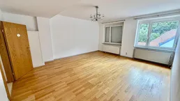 Eigentumswohnung mit großer Terrasse und separaten Eingang!